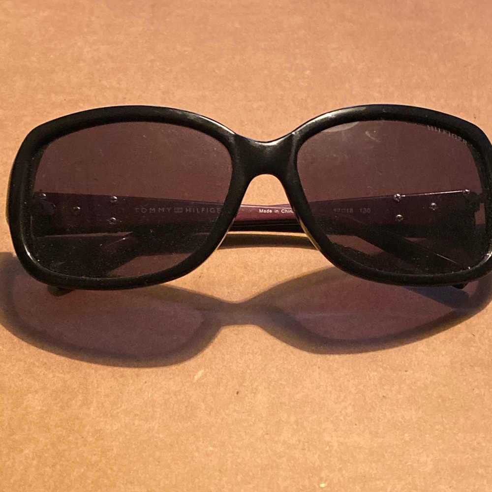 Women’s Tommy Hilfiger sunglasses!